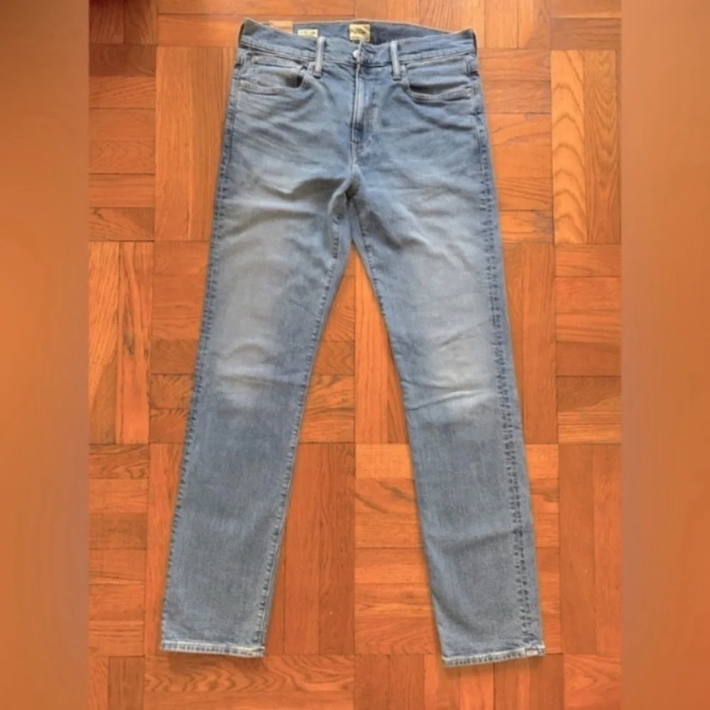 J.Crew Jeans Style 770 Size 30x32 - Picture 2 of 11